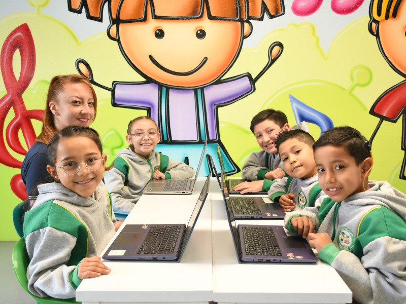 Actividad escolar en el Liceo Grinbehy